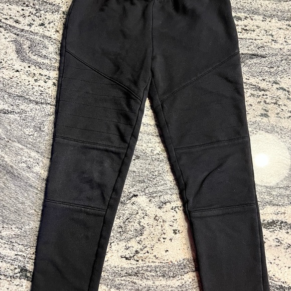 Two pairs of joggers, one pair motto leggings, one pair fleece leggings 5/6 - Picture 8 of 9